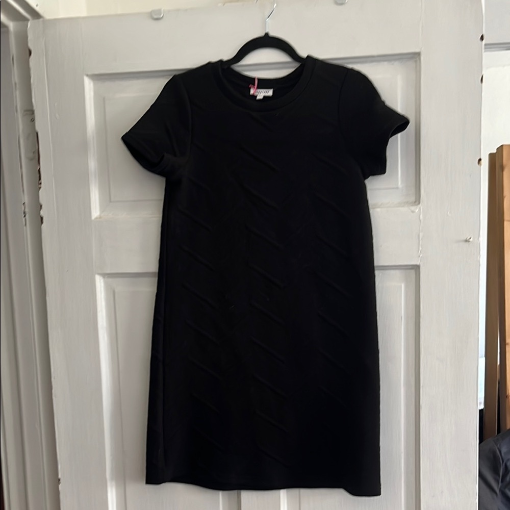Black Short Sleeve Shift Dress